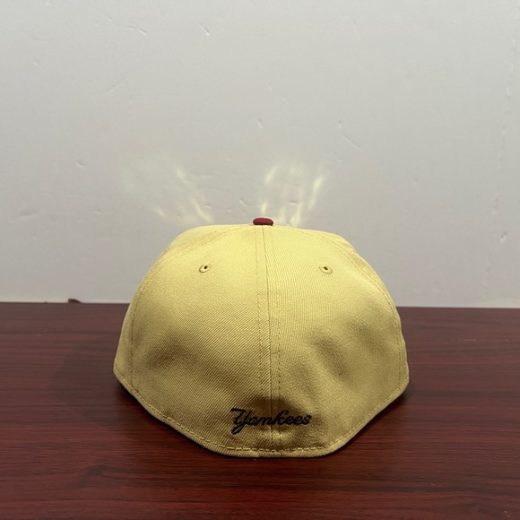 New Era, 59Fifty Fitted Hat, New York Yankees, Tan & Burgundy - Picture 5 of 11